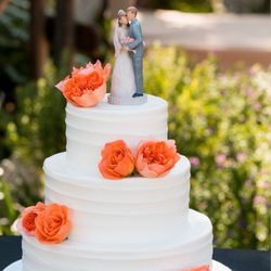 Hans & Harry's Bakery - 3-tiered wedding cake with real flowers. Decorated by Hans & Harry staff.