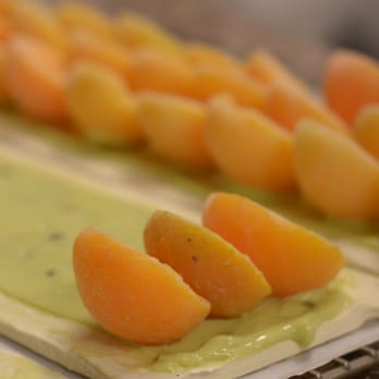 Pains, Beurre et Chocolat - Tarte abricots-pistache - Bakeries Near Me - Nantes, 44 Pains, Beurre et Chocolat - Tarte abricots-pistache - Bakeries Near Me - Nantes, 44