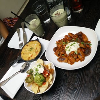 SunCafe - Vegan mac'n cheese, chili fries,  nachos and what's not pictured the fig pizza - Vegan Near Me - Studio City, California