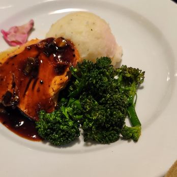 Dublin Ranch Golf Course - Grilled Salmon Filet with Lemon Herb Beurre Blanc Sauce - Golf Near Me - Dublin, California