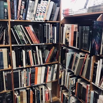 Half Price Books - A corner at art book section - Books, Mags, Music & Video Near Me - Dublin, California