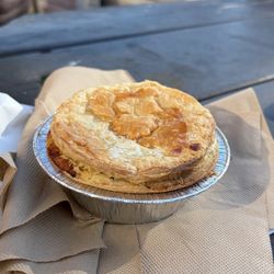Apollo Bay Bakery - Curry scallop pie