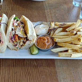 The Curious Palate - Chicken bahn mi - New American Near Me - Santa Monica, California The Curious Palate - Chicken bahn mi - New American Near Me - Santa Monica, California