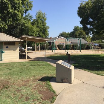 Bertha Henschel Park - Parks Near Me - Sacramento, California