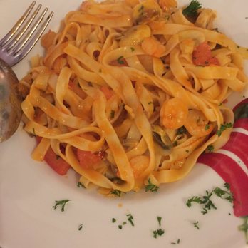 Restaurant La Piazzetta - Tagliatelle with tomatoes and crab - Italian Near Me - Erfurt, TH