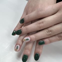 Fuchsia Beauty Lounge - Christmas nails!