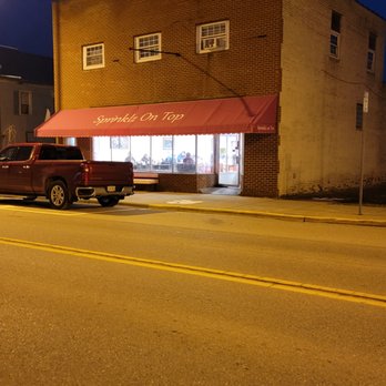 Sprinklz on Top - a truck parked in front of a store - Bakeries Near Me - East Palestine, Ohio Sprinklz on Top - a truck parked in front of a store - Bakeries Near Me - East Palestine, Ohio