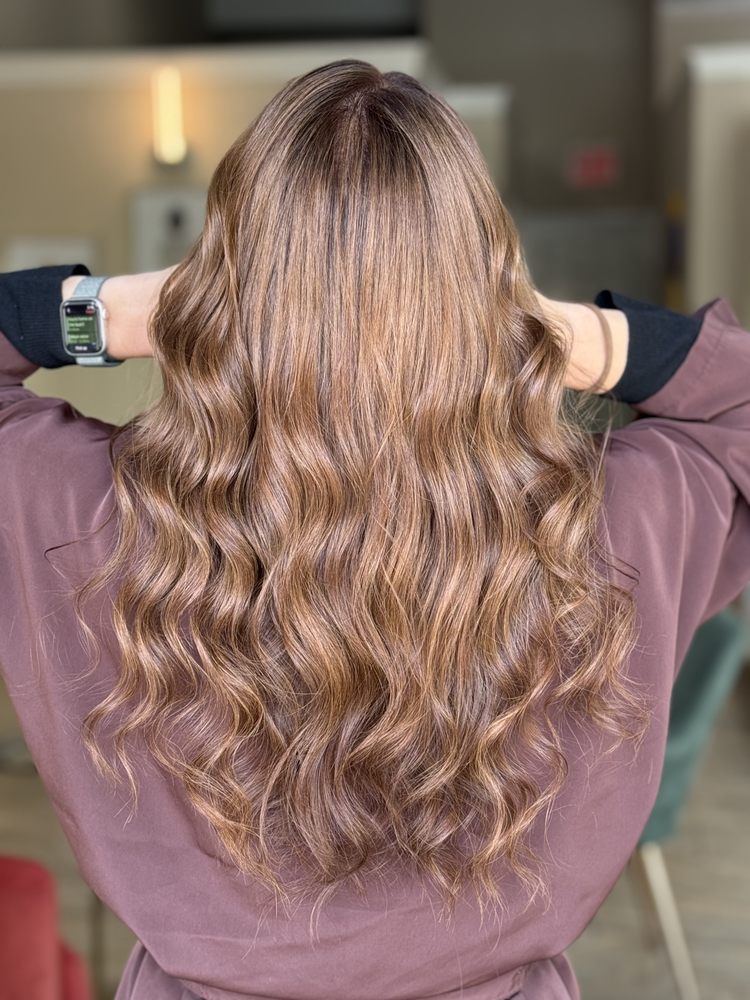 DMH Hair Salon Logo