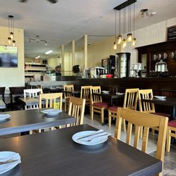 Comparu - Very nice restaurant - super clean and very friendly owners.
