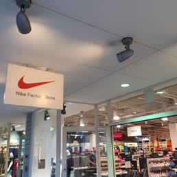 ナイキファクトリーストア横浜 Sports Wear 金沢区白帆5 2 横浜市 神奈川県 Japan Phone Number Yelp