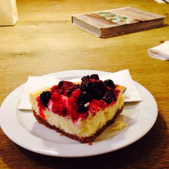 Le Pain Quotidien - Cheesecake fruits des bois - Breakfast & Brunch Near Me - Brussels, BRU Le Pain Quotidien - Cheesecake fruits des bois - Breakfast & Brunch Near Me - Brussels, BRU