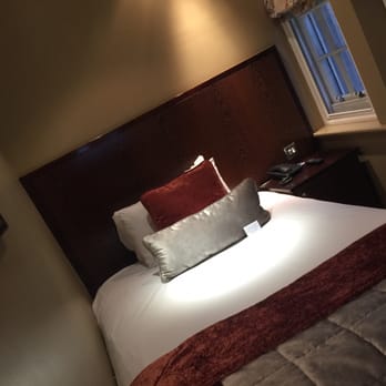 Radisson Blu Edwardian Grafton - Single bed - Hotels Near Me - London, XGL Radisson Blu Edwardian Grafton - Single bed - Hotels Near Me - London, XGL
