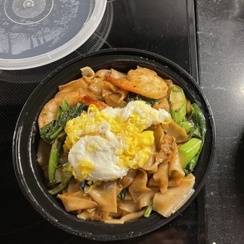 Absolute Thai Restaurant - Pad see ew with shrimp takeout - Thai Near Me - Washington, DC, District of Columbia