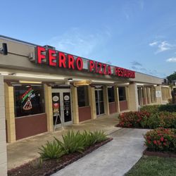 Ferro Pizza - Outside