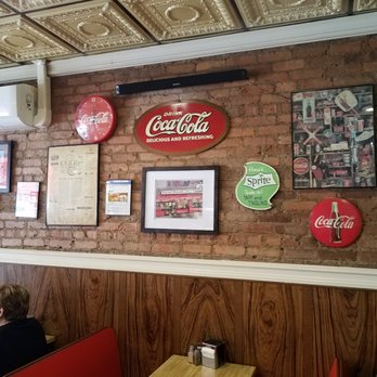 Pizza Wagon - Quaint interior - Pizza Near Me - Brooklyn, New York Pizza Wagon - Quaint interior - Pizza Near Me - Brooklyn, New York