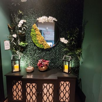 Entourage - Bathroom - American Near Me - Naperville, Illinois