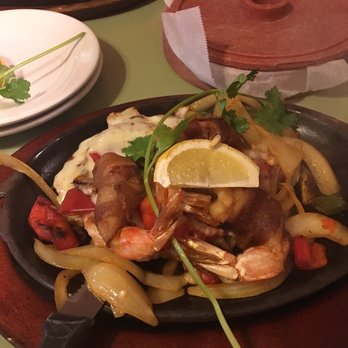 Los Compadres Mexican Restaurant - Chicken Fajitas with green peppers, onions and bacon wrapped shrimp - Mexican Near Me - Huffman, Texas
