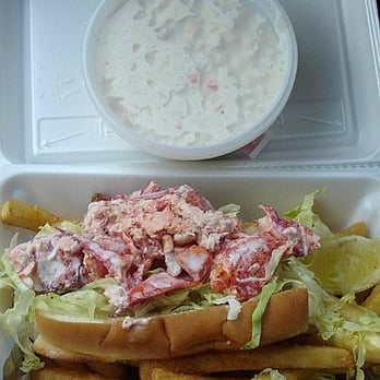 G&G Quick Bite - Lobster Roll with Fries & Cole Slaw - Pizza Near Me - Dracut, Massachusetts