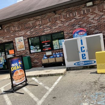 bp - the outside of a convenience store - Gas Stations Near Me - Jamestown, Pennsylvania