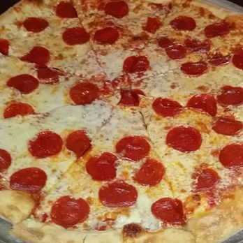 New York Pizza - 18'in pepperoni pizza - Italian Near Me - Irving, Texas New York Pizza - 18'in pepperoni pizza - Italian Near Me - Irving, Texas