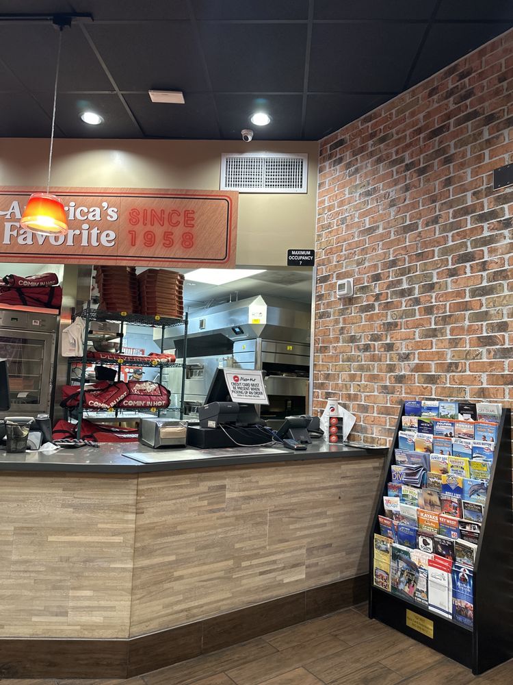 PIZZA HUT Updated October 2024 2300 N Roosevelt Blvd, Key West