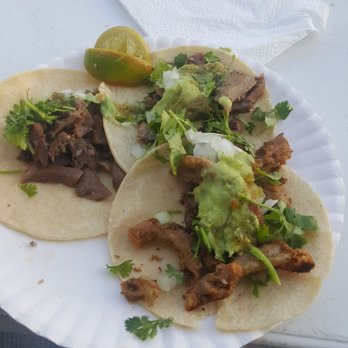 Tacos La Korita - two tacoss on a paper plate - Food Trucks Near Me - Vernon, California