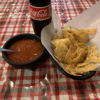 El Gallo Bravo - Chips and salsa - Mexican Near Me - Chicago, Illinois