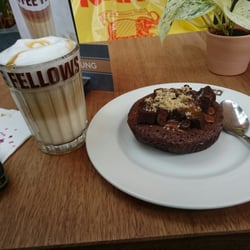 Coffee Fellows - Caramel Macchiato und Brownie
