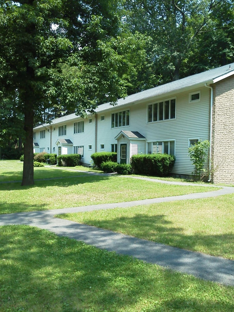 SKYLINE WOODS APARTMENTS Updated August 2024 4 Skyline Dr