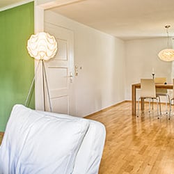 zeitraumferien.de - Ferienwohnung Gesindezimmer Wohn- und Essbereich