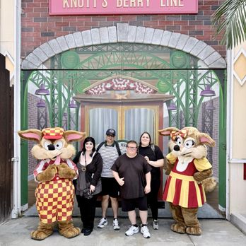Knott's Berry Farm - Group pic - Amusement Parks Near Me - Buena Park, California Knott's Berry Farm - Group pic - Amusement Parks Near Me - Buena Park, California