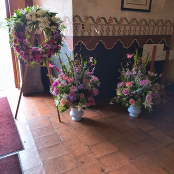 Nina's Flowers - Memorial flowers, wreath, two extra large arrangements. - Florists Near Me - Encinitas, California Nina's Flowers - Memorial flowers, wreath, two extra large arrangements. - Florists Near Me - Encinitas, California