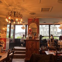 FONDUE HOUSE LUZERN - Sit upstairs by the window