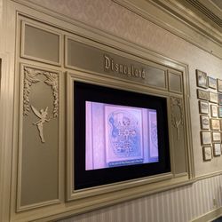 The Disneyland Story presenting Great Moments with Mr. Lincoln - History video loops in lobby while waiting