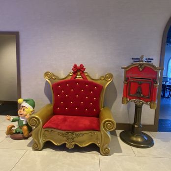 DoubleTree by Hilton Abilene Downtown Convention Center - Loved the Christmas decor around the hotel! - Hotels Near Me - Abilene, Texas DoubleTree by Hilton Abilene Downtown Convention Center - Loved the Christmas decor around the hotel! - Hotels Near Me - Abilene, Texas