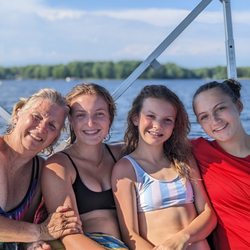 ship wreck Pontoon Rental - Family