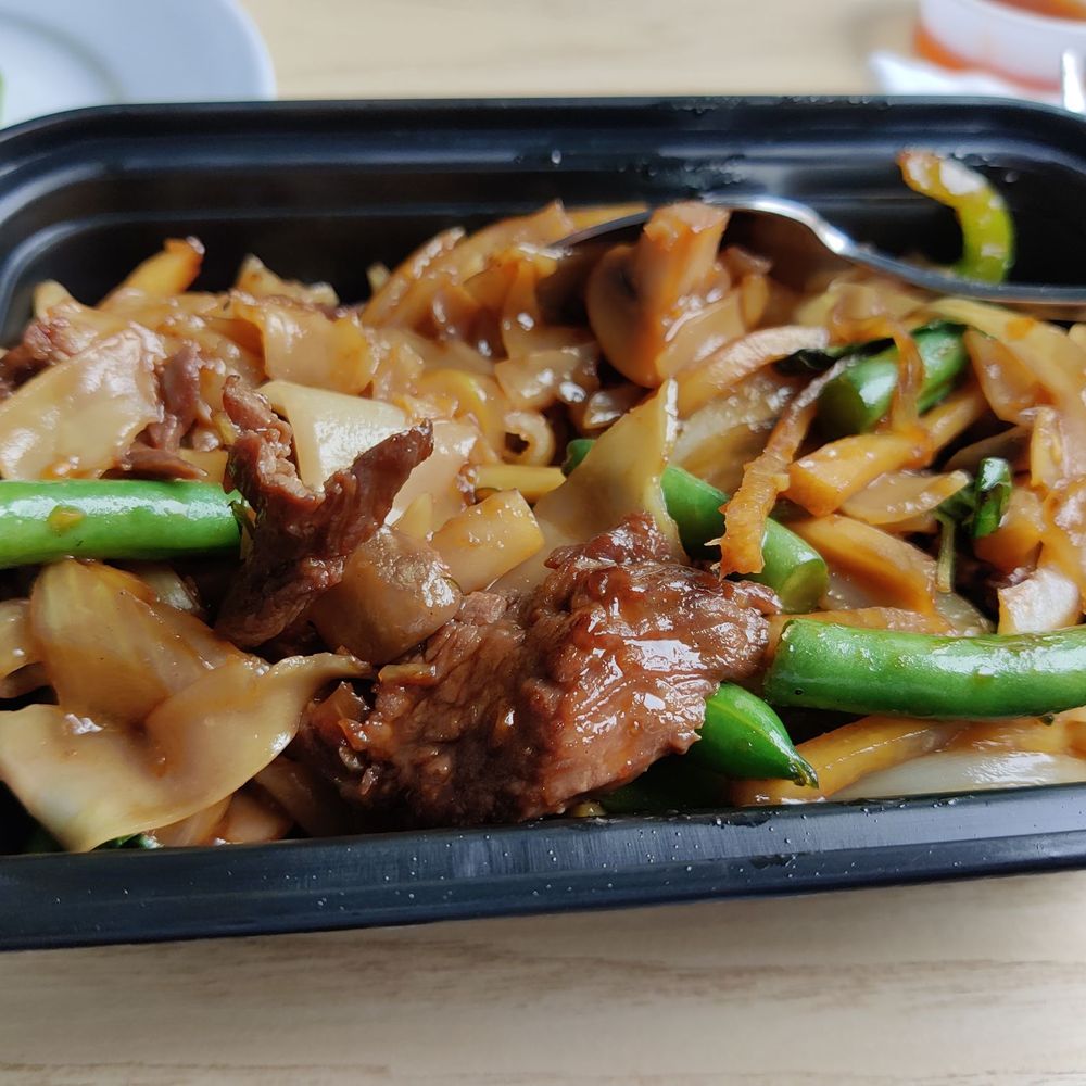 Daek Thai - Pad ki mow drunken noodle beef - Thai Near Me - Miami, Florida Daek Thai - Pad ki mow drunken noodle beef - Thai Near Me - Miami, Florida