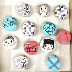 Snowflake Donuts - Kpop demon hunter donuts
