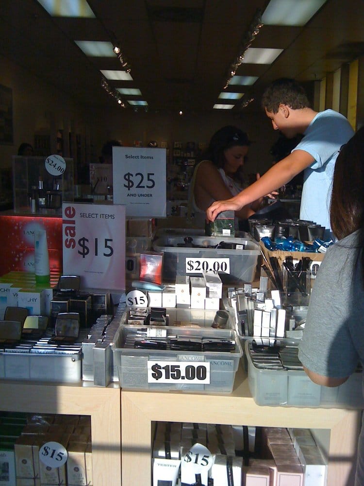 DESIGNER FRAGRANCES & COSMETIC CO 48650 Seminole Dr, Cabazon