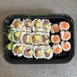 Sushi Para - Sushi Para - Tuna Avocado, Salmon, and Alaska Rolls Lunch Special