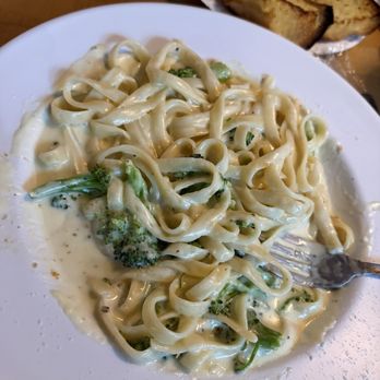 Massimos Pizza and Pasta - Fettuccine Alfredo add Broccoli - Pizza Near Me - Costa Mesa, California