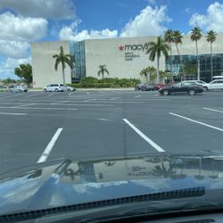 Edison Mall - Went to the Climate Controlled Edison Mall in Fort Myers , Florida today to do my "WALK" , better than walking in the Florida heat, eh.