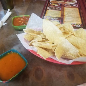 El Mexicano Grill - Complimentary chips and house salsa - Mexican Near Me - Waxahachie, Texas