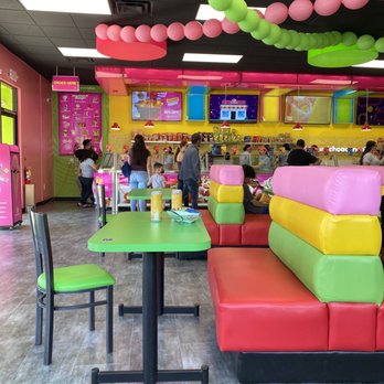 La Michoacana Plus - Delano,CA - - Eating area and the line - Gelato Near Me - Delano, California La Michoacana Plus - Delano,CA - - Eating area and the line - Gelato Near Me - Delano, California