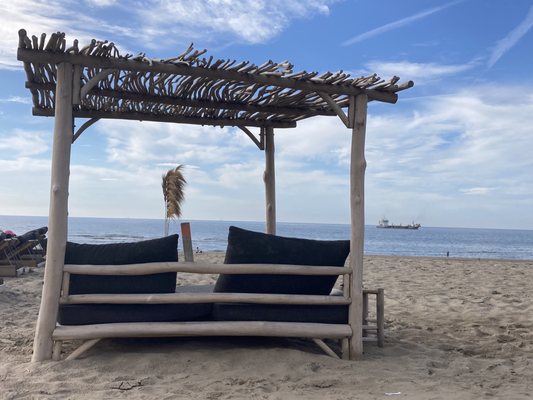 Branding Beach Club by null