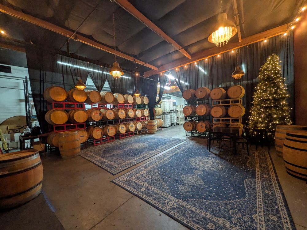 Favalora Vineyards Winery Logo