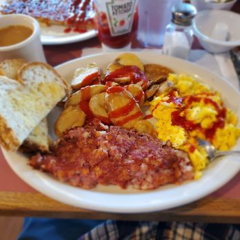 Doug's Place - Corn beef hash on hit. Yeeeee. - Breakfast & Brunch Near Me - Castro Valley, California