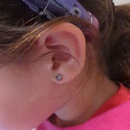 Hili's new earrings