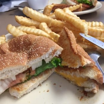 Wildey's Country Diner - Grilled chicken sandwich chili grilled cheese n fries - Diners Near Me - Lacon, Illinois