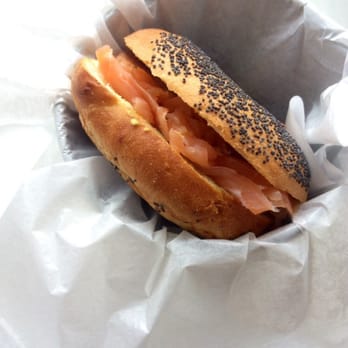 Rugol - Bagel ai semi di papavero con salmone affumicato e avocado (6 €): buonissimo! - Fast Food Near Me - Milan, Michigan Rugol - Bagel ai semi di papavero con salmone affumicato e avocado (6 €): buonissimo! - Fast Food Near Me - Milan, Michigan